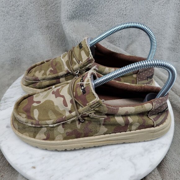 Hey Dude Boys Shoes Size 3 Green Camo Canvas Wally Youth Slip On Sneakers - Picture 1 of 11